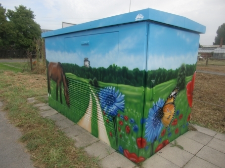 Rheurdt-Schaephuysen : Hochend, bemalter Stromkasten, Graffiti-Künstler werden in einigen Orten beauftragt die grauen Stromkästen mit bunten Motiven zu verschönern.